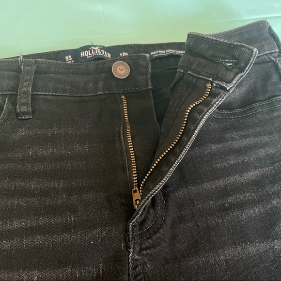 ‼️HOLLISTER DISTRESSED JEANS - Picture 3 of 14